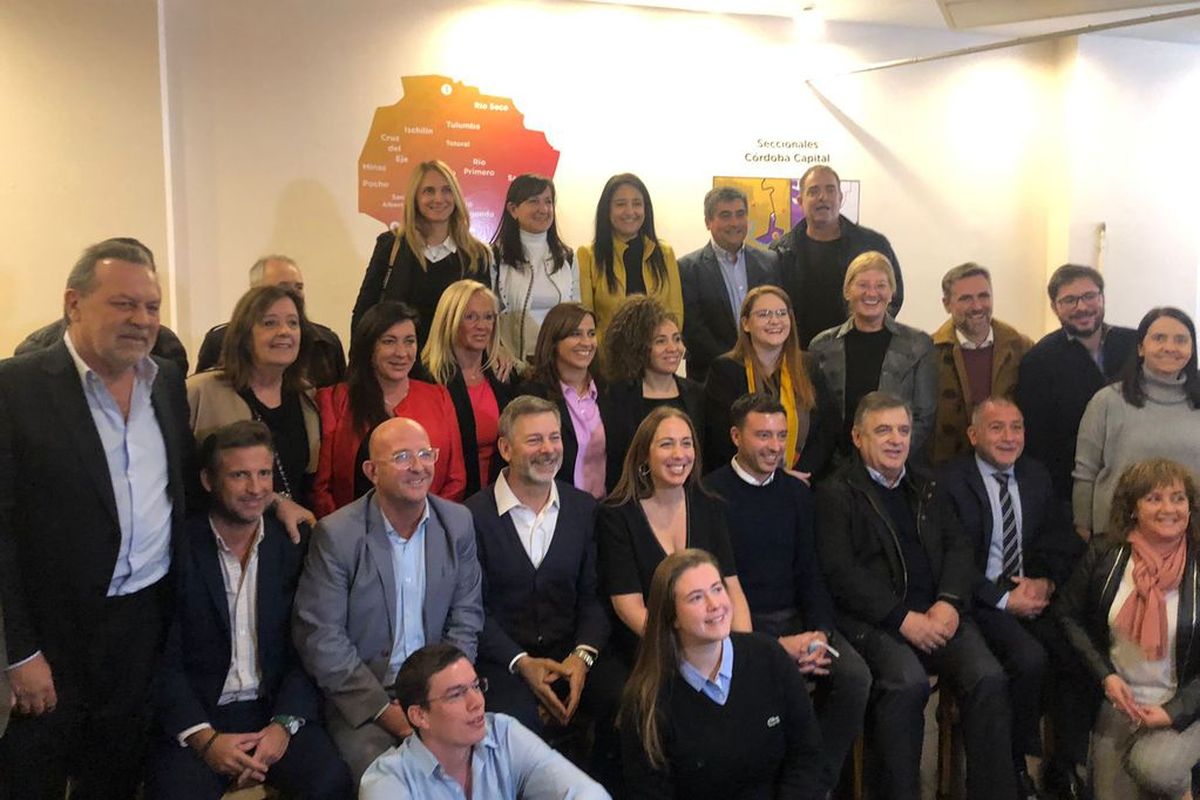 María Eugenia Vidal pasó por Córdoba y reunió a todo Juntos por el Cambio. 