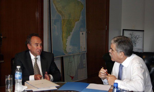 Julio de Vido junto al empresario Marcelo Mindlin. (Foto: Prensa Planificacion/Télam)