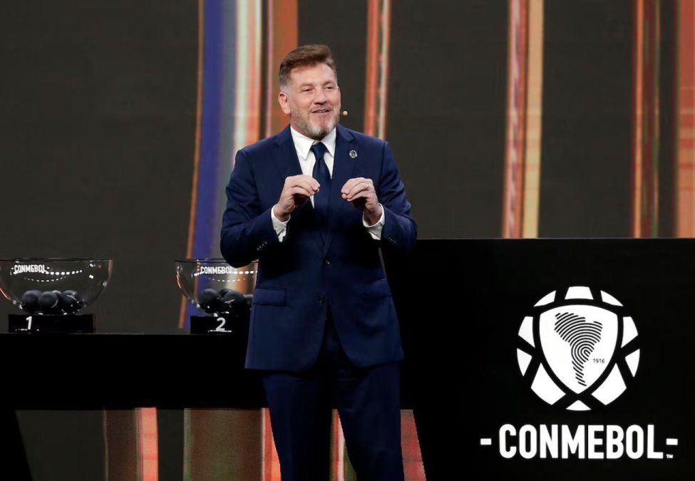 Alejandro Domínguez (Conmebol) parece tener un plan para que Lionel Messi juegue la Copa Libertadores 2027. Alejandro Domínguez (Conmebol) parece tener un plan para que Lionel Messi juegue la Copa Libertadores 2027.