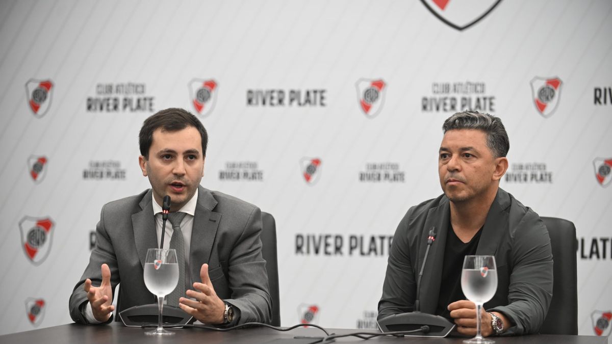 El presidente de River, Stefano Di Carlo, anunció la renovación de Marcelo Gallardo como entrenador del primer equipo hasta diciembre de 2026, antes del Superclásico ante Boca Juniors, que River perdió. El presidente de River, Stefano Di Carlo, anunció la renovación de Marcelo Gallardo como entrenador del primer equipo hasta diciembre de 2026, antes del Superclásico ante Boca Juniors, que River perdió.