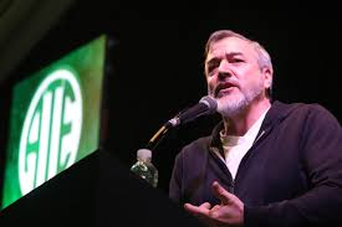 Ante una posible nueva ola de despidos, ATE avanza con vigilias en los ministerios y secretarias e incluso con amenazas de ocupación. Ante una posible nueva ola de despidos, ATE avanza con vigilias en los ministerios y secretarias e incluso con amenazas de ocupación.