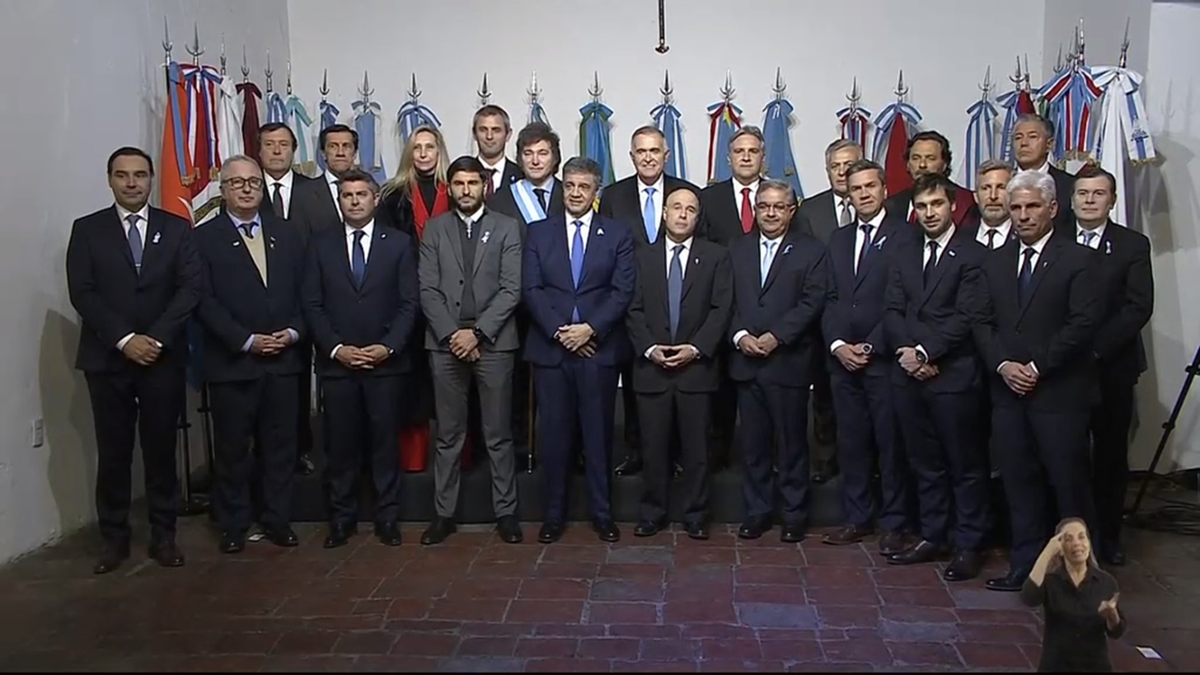 El 9/7/24 asistieron a Tucumán casi una veintena de gobernadores de Argentina El 9/7/24 asistieron a Tucumán casi una veintena de gobernadores de Argentina