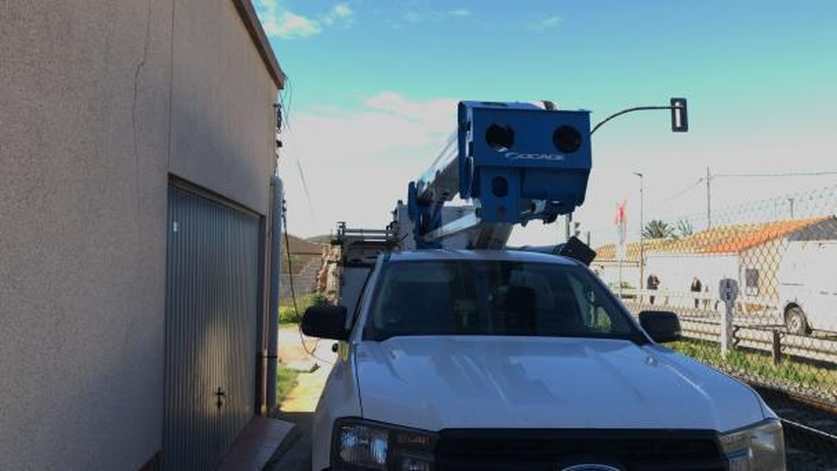 La grúa contra la que chocó el tren en España este jueves. (Foto: Onda Regional). La grúa contra la que chocó el tren en España este jueves. (Foto: Onda Regional).