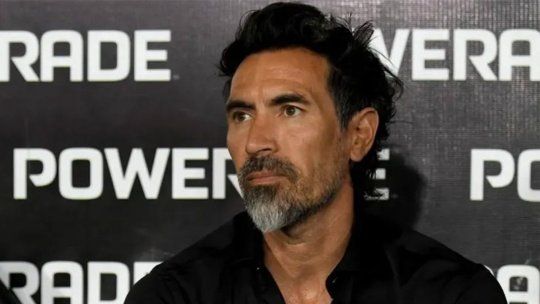 EduardoDomínguez explotó de la bronca contra el árbitro Leandro Rey Hilfer tras la caídade Estudiantes de La Plata ante Boca 1-2 en el Torneo Clausura 2025. EduardoDomínguez explotó de la bronca contra el árbitro Leandro Rey Hilfer tras la caídade Estudiantes de La Plata ante Boca 1-2 en el Torneo Clausura 2025.