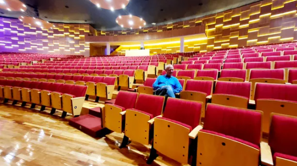 Carlos De Grandis en Teatro Municipal, donde se debatirá el futuro del país. Carlos De Grandis en Teatro Municipal, donde se debatirá el futuro del país. 