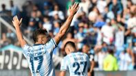 Racing y Argentinos Jrs se enfrentan por la cuarta fecha del Torneo Apertura. Racing y Argentinos Jrs se enfrentan por la cuarta fecha del Torneo Apertura.