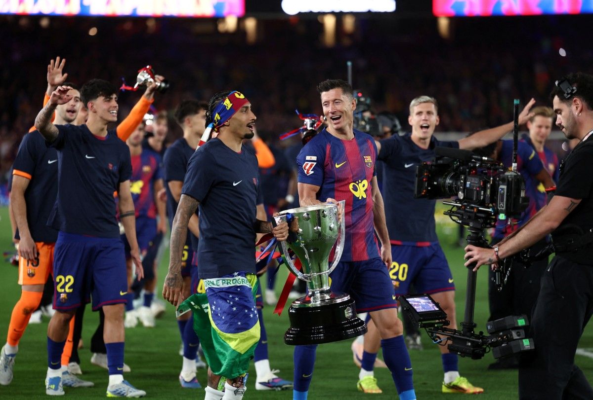 El Barcelona celebró LaLiga tras imponerse en el Clásico, una consagración histórica que profundizó la crisis del Real Madrid y aumentó la presión sobre Kylian Mbappé. El Barcelona celebró LaLiga tras imponerse en el Clásico, una consagración histórica que profundizó la crisis del Real Madrid y aumentó la presión sobre Kylian Mbappé.