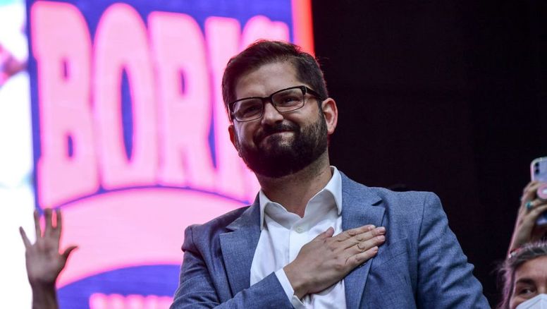 Planes sociales: Argentina, el mal ejemplo de Boric