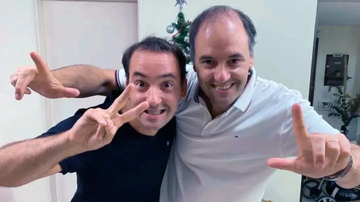 Francisco y Manuel Adorni, ambos investigados por la Justicia.