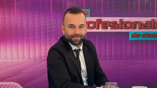 Los Profesionales de Siempre se desarma y desde América TV sacan provecho. Los Profesionales de Siempre se desarma y desde América TV sacan provecho.