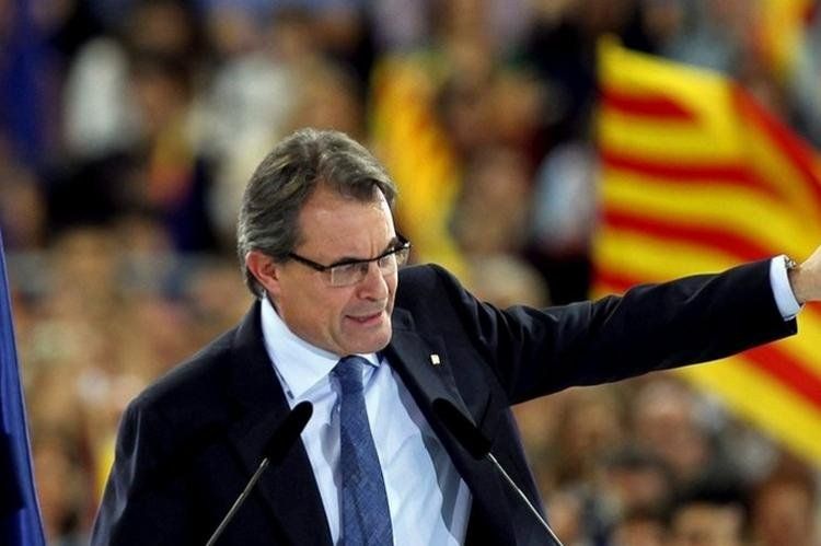 La manifestación de la Diada y el portazo al pacto fiscal llevaron al presidente catalán, Artur Mas, a adelantar comicios y a poner sobre la mesa una consulta para que Catalunya decida su futuro.