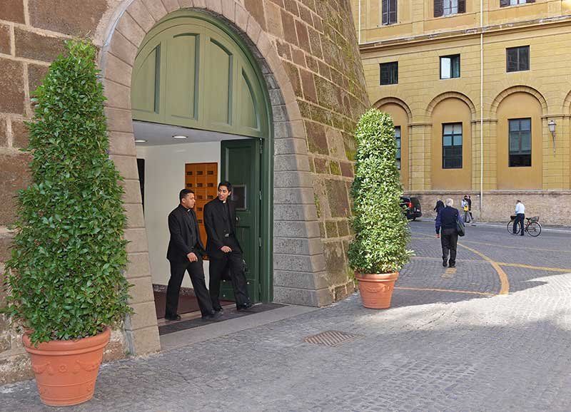 IOR, el  Banco del Vaticano, desmiente: no quiere tener su propio $LIBRA.