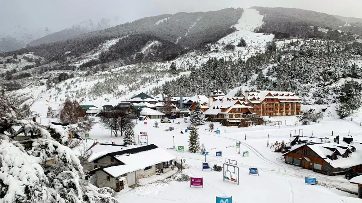 El Cerro Catedral es uno de los más destacados de la Argentina. El Cerro Catedral es uno de los más destacados de la Argentina.