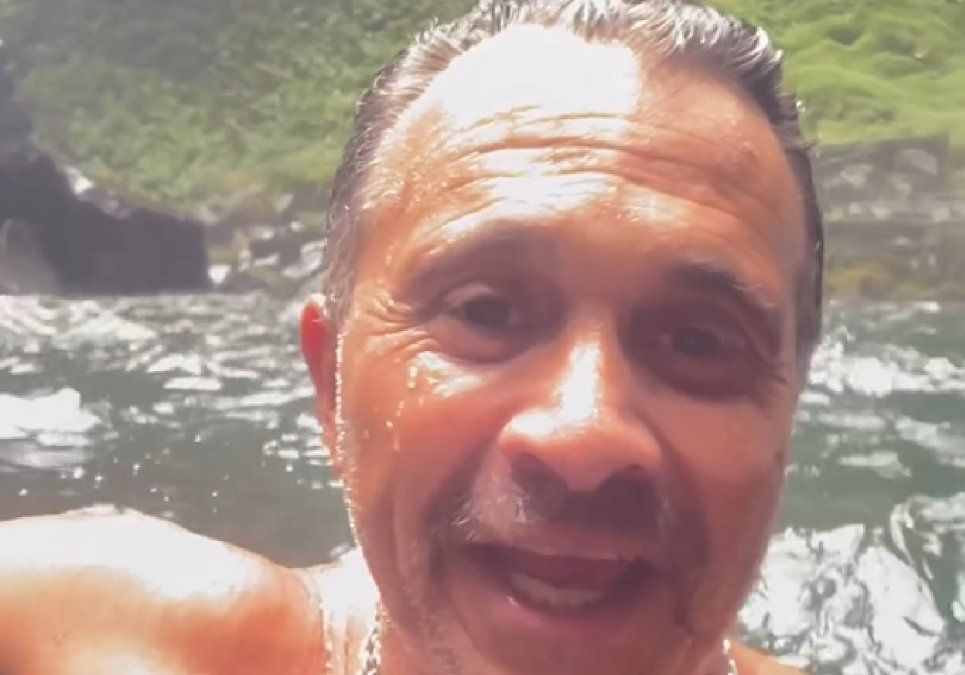 Las selváticas y paradisíacas vacaciones del periodista Sergio Lapegüe: En la zona del volcán. (Foto: Captura de video)
