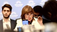 Patricia Bullrich protagonizó un fuerte cruce con una senadora peronista durante el plenario de comisiones por la reforma laboral. Patricia Bullrich protagonizó un fuerte cruce con una senadora peronista durante el plenario de comisiones por la reforma laboral.