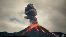 alerta: un volcan de sudamerica lanzo cenizas