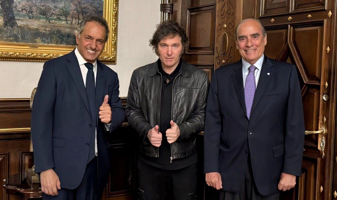 Scioli, junto a Javier Milei y Guillermo Francos.&nbsp;