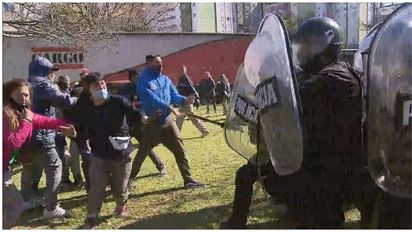Autopista Dellepiane: Batalla entre manifestantes y policía