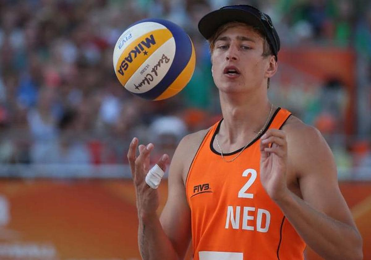 Steven van de Velde representa a Holanda en la competición voleibol de playa en los JJOO. Steven van de Velde representa a Holanda en la competición voleibol de playa en los JJOO.