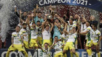 El VAR y las expulsiones no frenaron a Sportivo Bragarnik que se llevó la Recopa en los penales