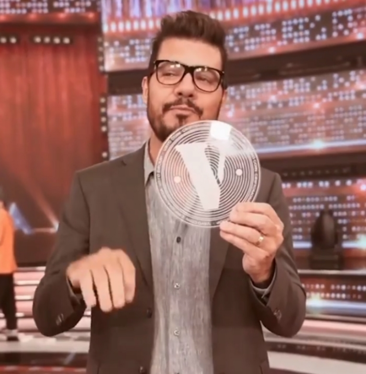Famosos como Marcelo Tinelli, promocionaron a la empresa originada en Chubut, Vayo Coins.