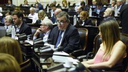 altText(Anticipando clima hostil, la oposición no le hará repreguntas a Guzmán)}
