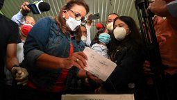 altText(+50% escrutado: Xiomara Castro se impone por amplio margen)}