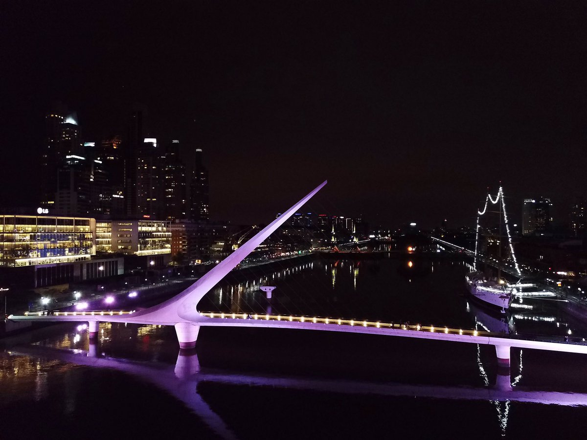 El Puente de la Mujer en Puerto Madero es uno de los atractivos turísticos más lindos de Buenos Aires. Foto: Twitter - Tripin