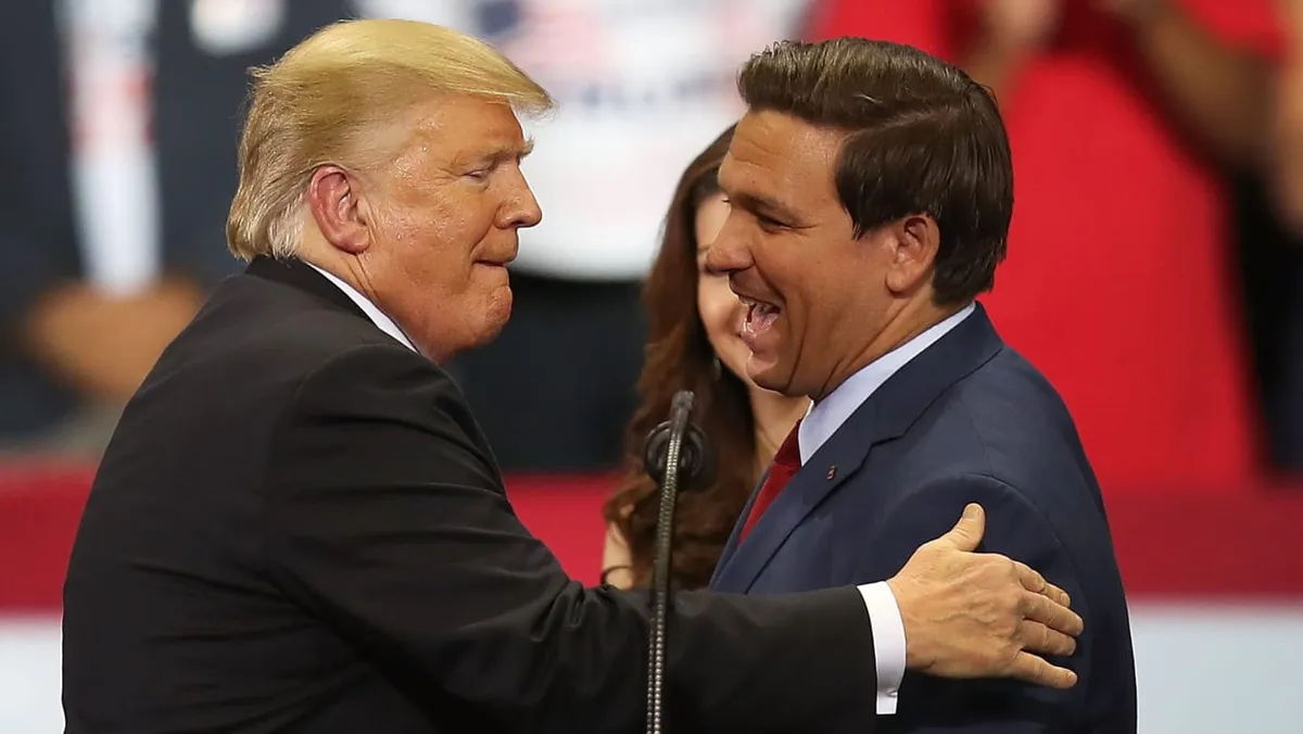 Donald Trump junto a Ron DeSantis, gobernador republicano de Florida.