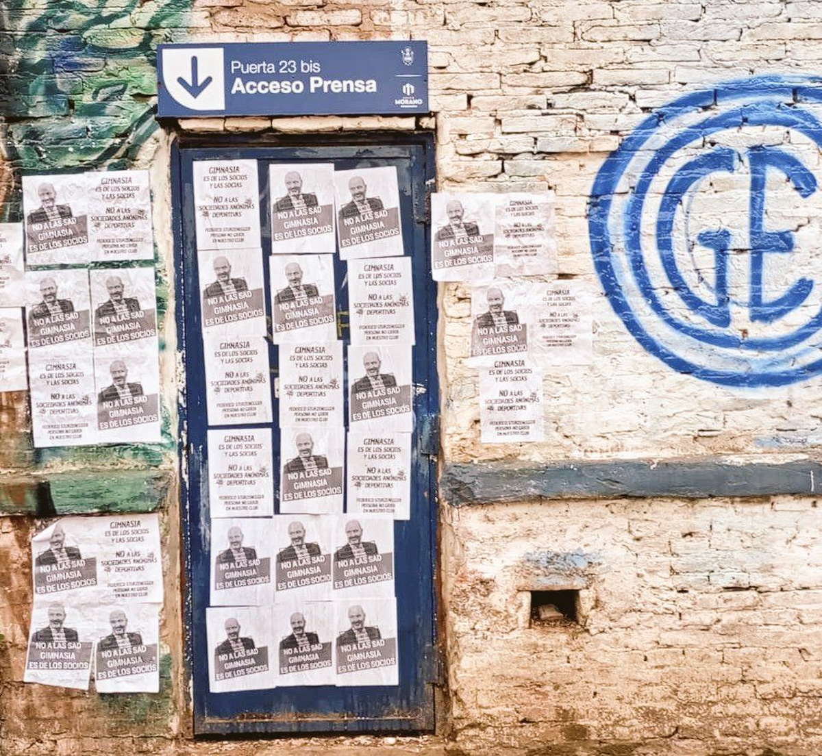 Federico Sturzenegger no es bien recibido en el Bosque. Federico Sturzenegger no es bien recibido en el Bosque.