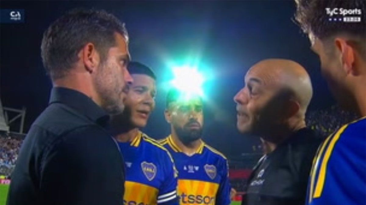 Elárbitro Jorge Baliño pronunció un duro descargo en respuesta a las acusacionesdel técnico de Boca, Fernando Gago, que lo acusó por la lesión de Kevin Zenón.(Foto: Captura de TV)