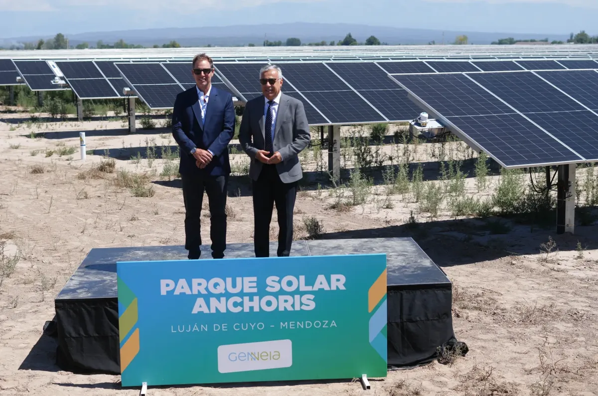 Jorge Brito y el gobernador de Mendoza, Alfredo Cornejo, en la inauguración del Parque Solar Anchoris.