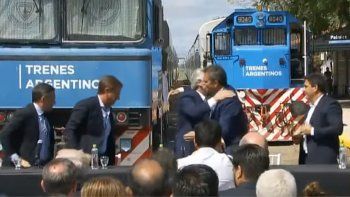 El abrazo de Alberto Fernández y Sergio Massa, al finalizar el acto en Mendoza. El abrazo de Alberto Fernández y Sergio Massa, al finalizar el acto en Mendoza.