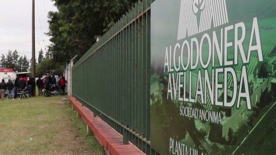La situación genera preocupación entre los trabajadores y el gremio textil, que aguarda ahora la decisión de la Justicia sobre el futuro de la planta.