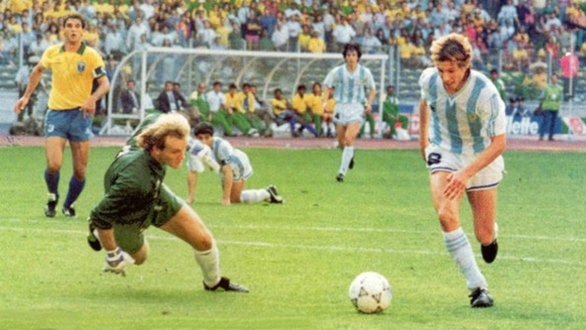 Claudio Caniggia en el momento del gol a Brasil en el Mundial 1990. Claudio Caniggia en el momento del gol a Brasil en el Mundial 1990.