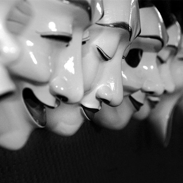 (...) se ha producido un swap discursivo, dado que Mauricio Macri saltó al carril del votante que quiere más continuidad que cambio, que transitaba el líder del Frente Renovador; mientras que Sergio Massa se colocó en la senda del antikirchnerismo que