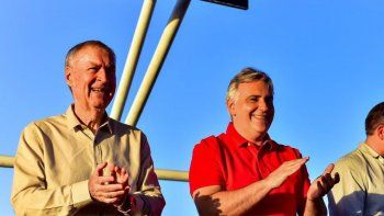 Llaryora y Schiareti esperan. Llaryora y Schiareti esperan.