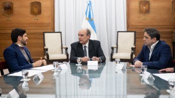 Este martes, Maximiliano Pullaro mantuvo una reunión con Guillermo Francos en Buenos Aires, donde definieron las obras públicas que terminará Santa Fe y Nación. Este martes, Maximiliano Pullaro mantuvo una reunión con Guillermo Francos en Buenos Aires, donde definieron las obras públicas que terminará Santa Fe y Nación.