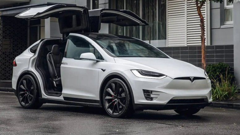 Argentina los busca, Suecia los señala: Dura advertencia sobre los Tesla autónomos