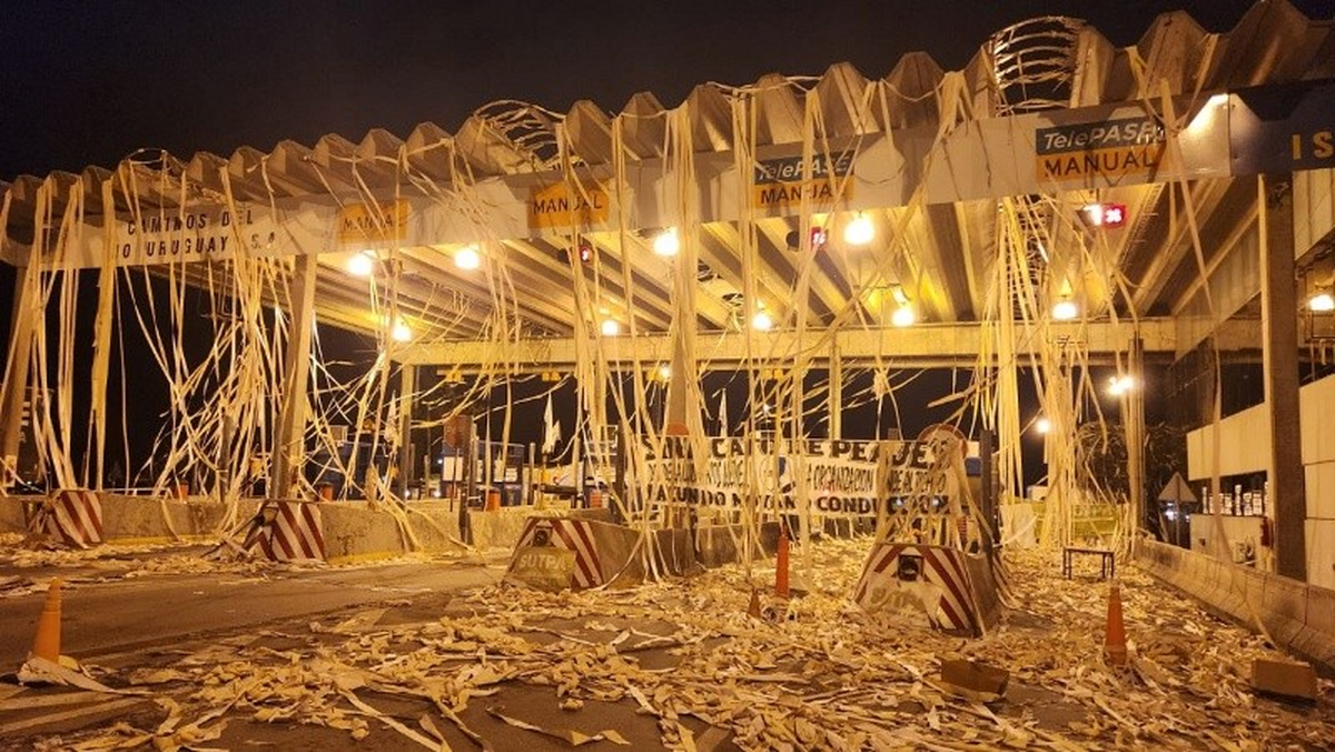 Así quedó el peaje del Puente Rosario-Victoria. Así quedó el peaje del Puente Rosario-Victoria.