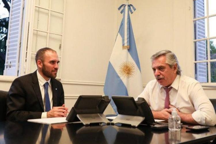 Alberto Fernández y su ministro Martín Guzmán, frente a una inflación que podría duplicar sus previsiones para 2021