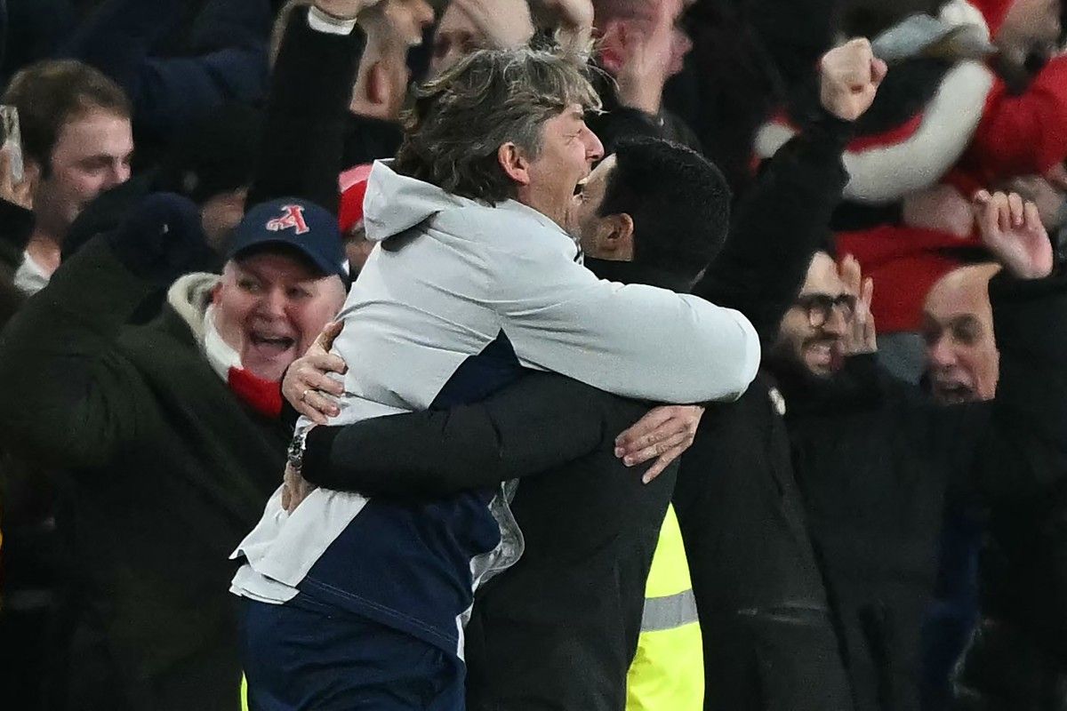 El entrenador español del Arsenal FC, Mikel Arteta (der.), celebra con el entrenador asistente argentinos, Gabriel Heinze (izq.), un gol contra el Aston Villa en el Emirates Stadium en Londres el 30/12/2025. El entrenador español del Arsenal FC, Mikel Arteta (der.), celebra con el entrenador asistente argentinos, Gabriel Heinze (izq.), un gol contra el Aston Villa en el Emirates Stadium en Londres el 30/12/2025.