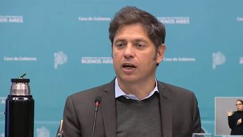 Axel Kicillof este lunes (16/7) en conferencia de prensa sobre la disputa por la explotación de GNL entre Bahía Blanca y Punta Colorada (Foto: Captura de imagen) Axel Kicillof este lunes (16/7) en conferencia de prensa sobre la disputa por la explotación de GNL entre Bahía Blanca y Punta Colorada (Foto: Captura de imagen)
