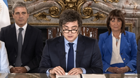 Javier Milei, entre Patricia Bullrich y Luis Caputo.&nbsp;