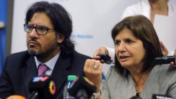 bullrich aviso que no permitira bloqueos de camioneros: llevamos gruas bullrich aviso que no permitira bloqueos de camioneros: llevamos gruas