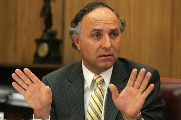 Teodoro Ribera dejó su cargo de ministro de Justicia de Chile por un escándalo de corrupción.