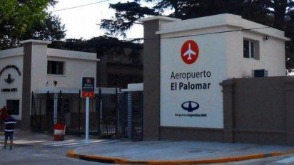 Pasa la pelota: desde el Gobierno apuntan a La Cámpora por el cierre del aeropuerto de El Palomar