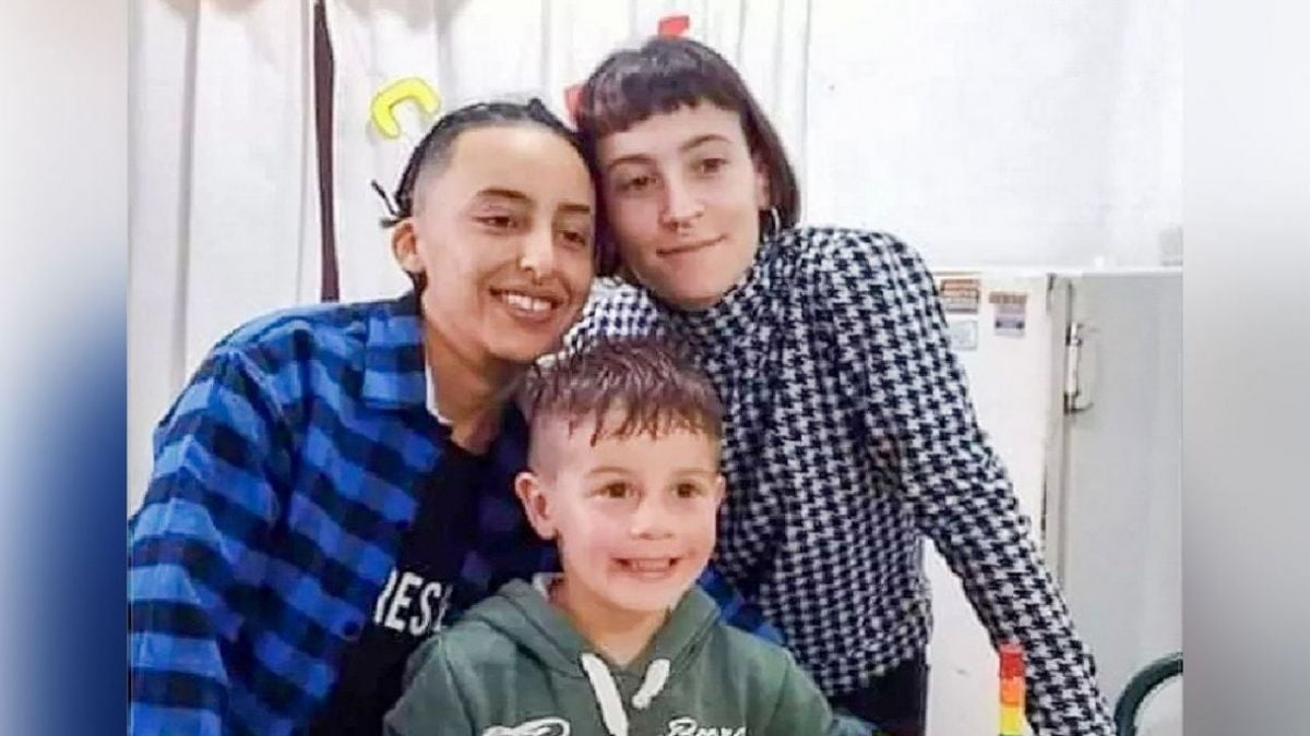 Lucio Dupuy junto a sus asesinas. 