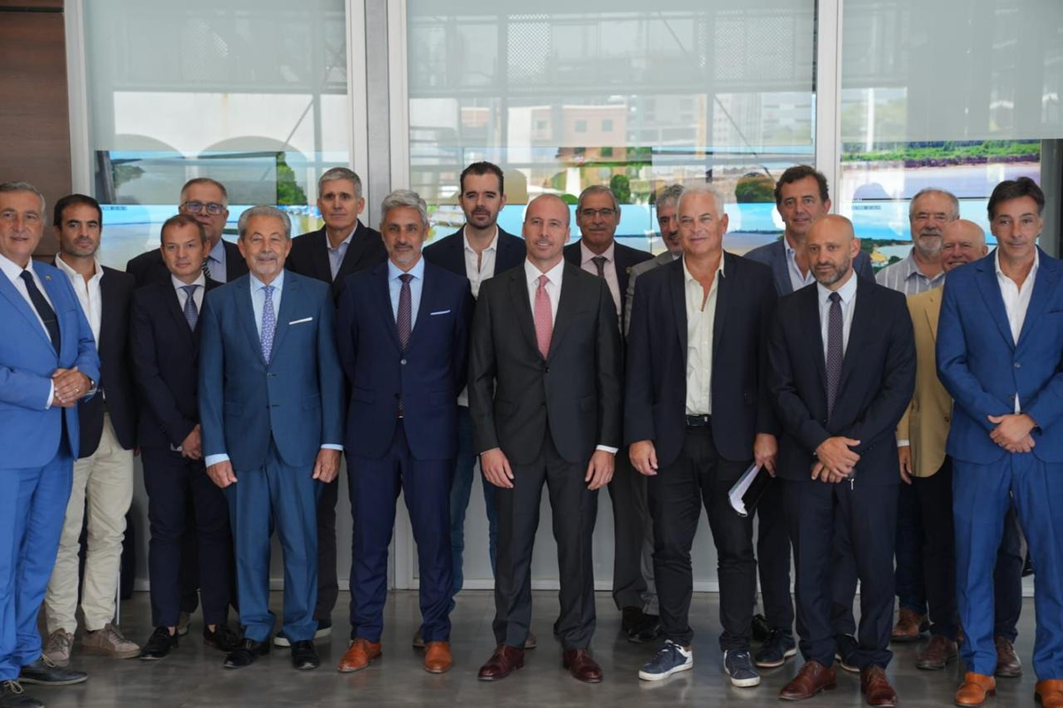 El gobierno nacional convocó para este jueves a empresarios que son usuarios de la vía navegable y a las provincias con frente fluvial para definir la conformación de un Consejo de Control del concesionario privado. El gobierno nacional convocó para este jueves a empresarios que son usuarios de la vía navegable y a las provincias con frente fluvial para definir la conformación de un Consejo de Control del concesionario privado.