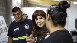 Cristina Kirchner, este viernes en una cooperativa de reciclado en Lomas de Zamora.&nbsp;